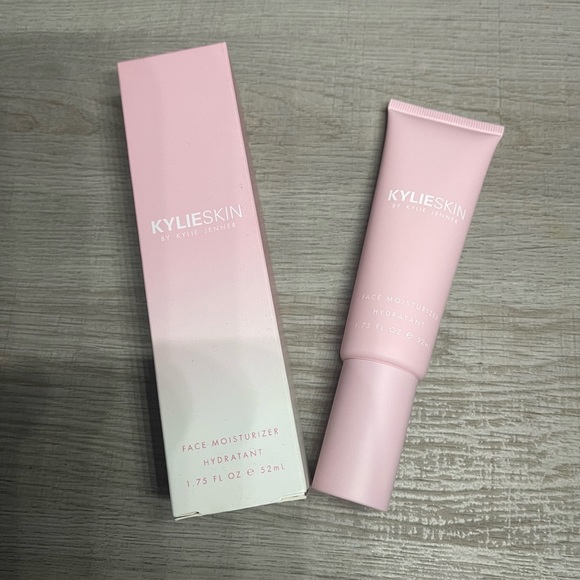 Kylie Skin Face Moisturizer Brand New - Picture 6 of 7